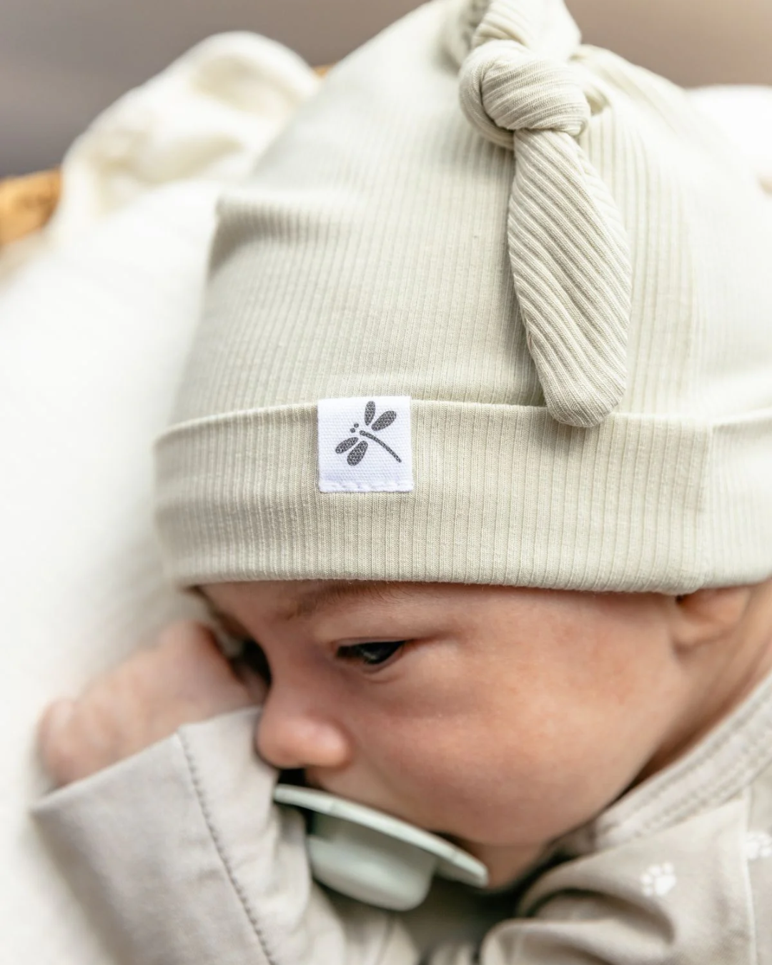Gorrito de bambú verde